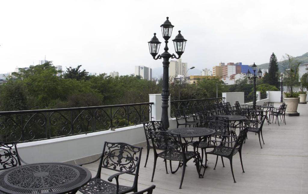 Club De Bienestar Ilar Bulevar Del Rio Cali Ngoại thất bức ảnh