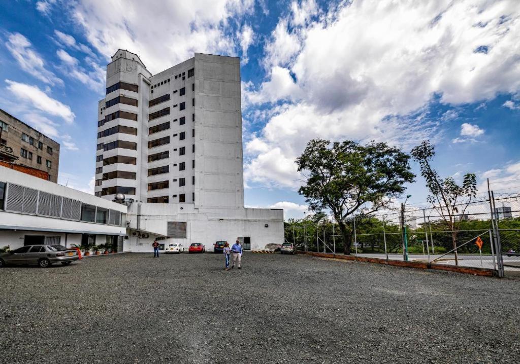 Club De Bienestar Ilar Bulevar Del Rio Cali Ngoại thất bức ảnh