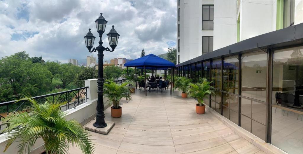 Club De Bienestar Ilar Bulevar Del Rio Cali Ngoại thất bức ảnh