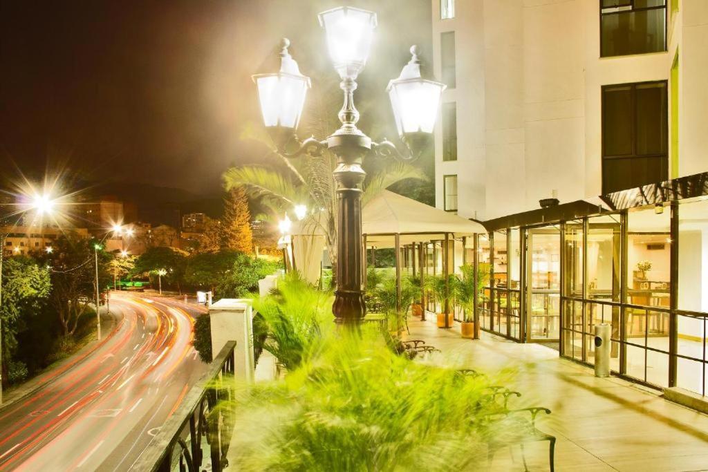 Club De Bienestar Ilar Bulevar Del Rio Cali Ngoại thất bức ảnh