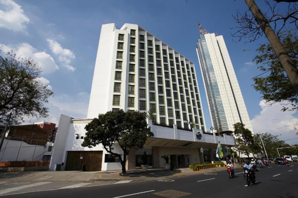 Club De Bienestar Ilar Bulevar Del Rio Cali Ngoại thất bức ảnh