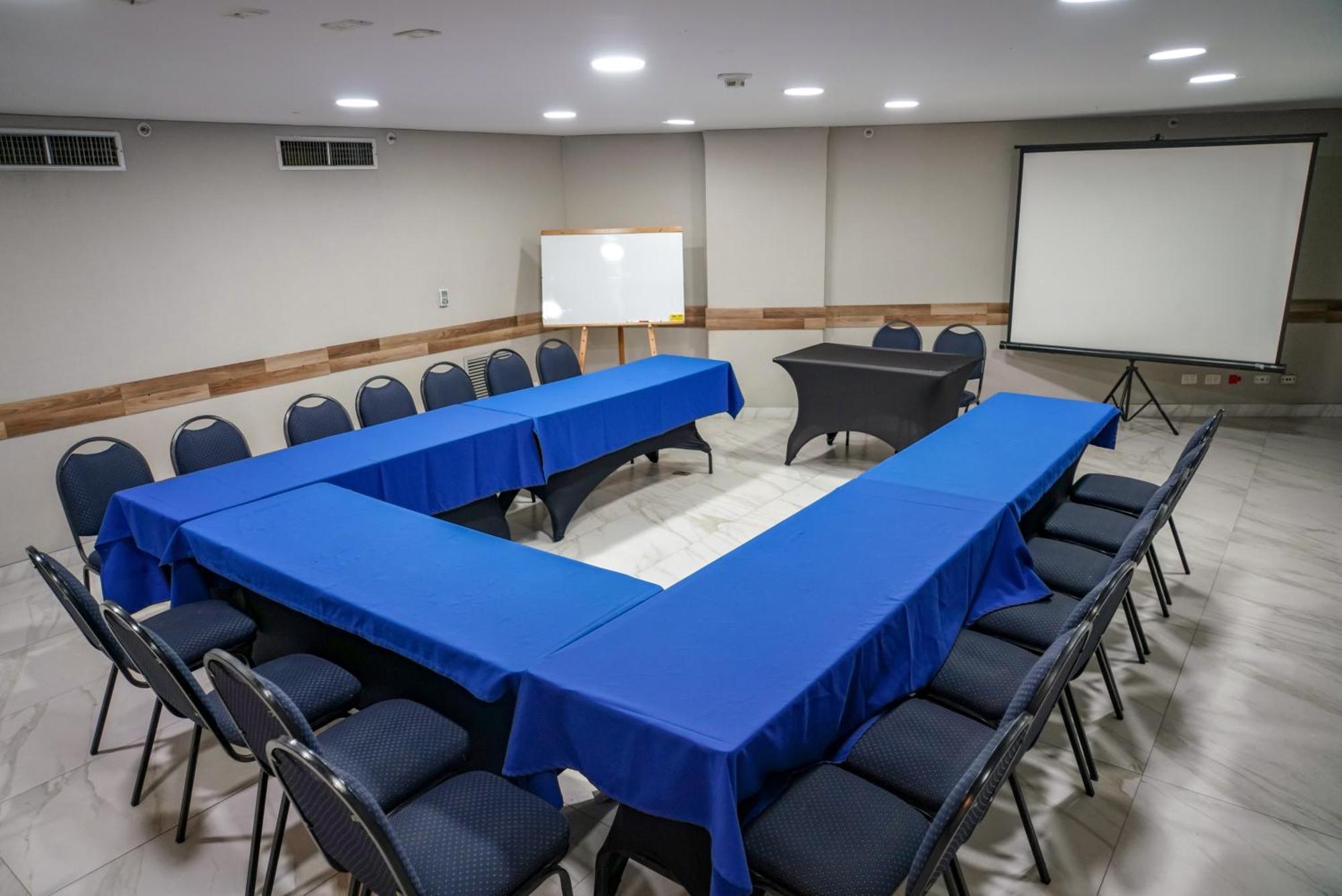 Club De Bienestar Ilar Bulevar Del Rio Cali Ngoại thất bức ảnh